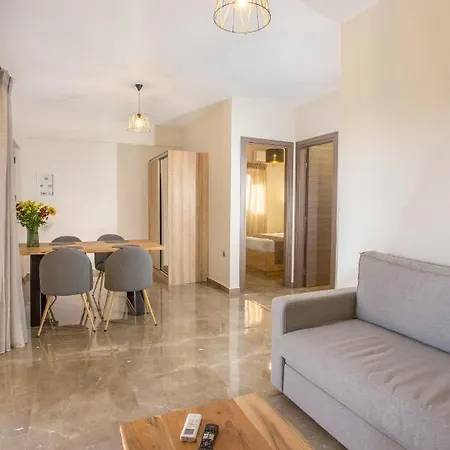 Vardians & Ξενοδοχείο με διαμερίσματα 3*