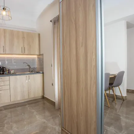 Ξενοδοχείο με διαμερίσματα Vardians &